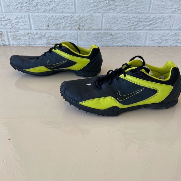 Nike Turf Shoes. 10.5. Black and Green. - Picture 4 of 6